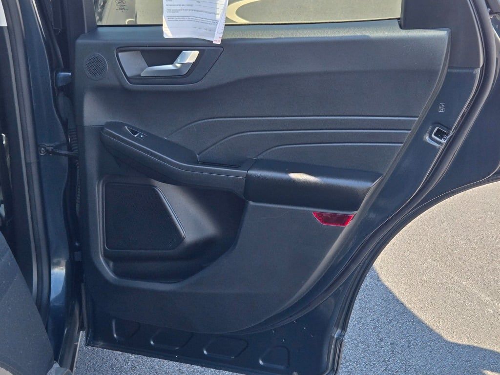 2022 Ford Escape SEL photo 3