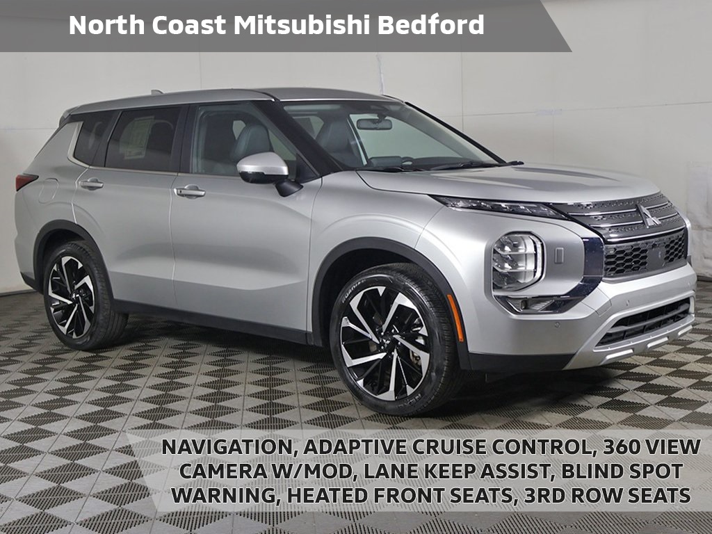 2024 Mitsubishi Outlander SE's photo