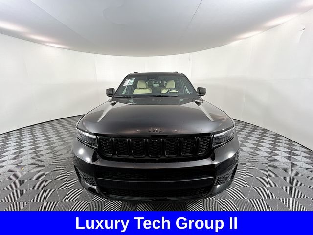 2025 Jeep Grand Cherokee Limited photo 3