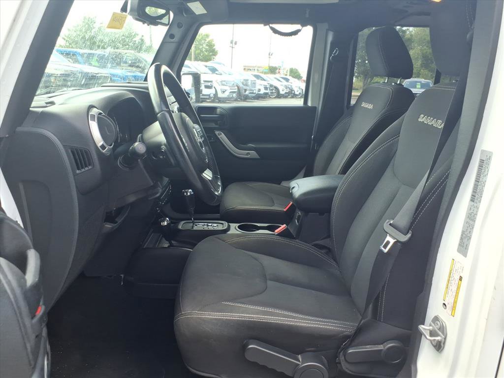 2017 Jeep Wrangler Unlimited Sahara photo 21