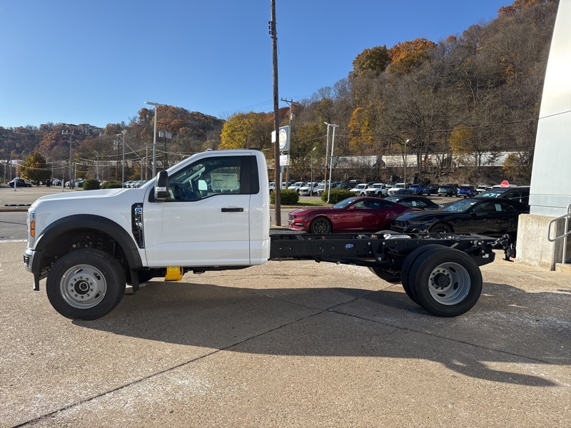 2025 Ford F-600 photo 3