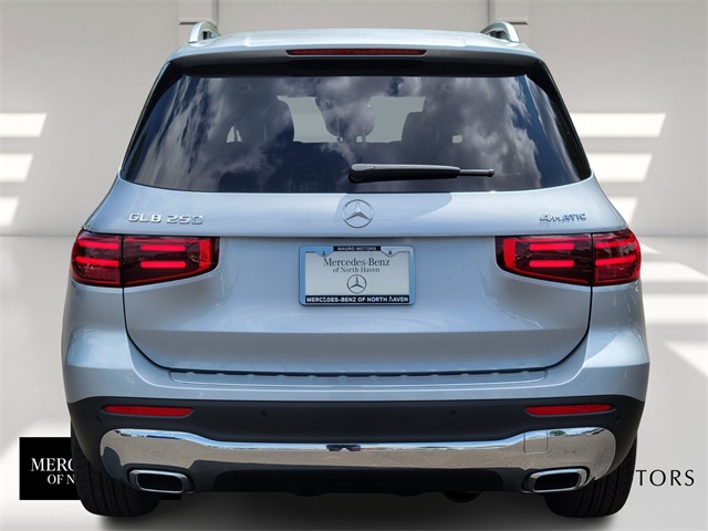 2025 Mercedes Benz GLB 250 4MATIC photo 4