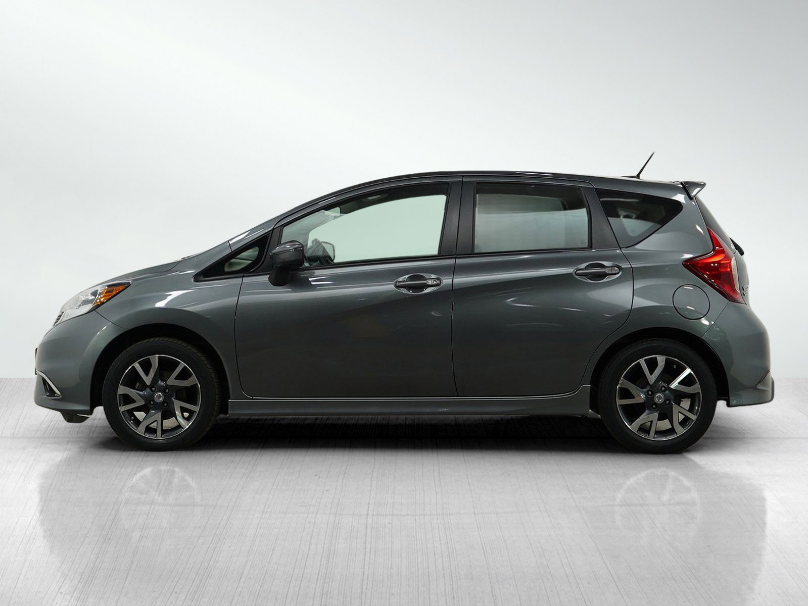 Used 2016 Nissan Versa Note SR with VIN 3N1CE2CP6GL379301 for sale in Burnsville, Minnesota