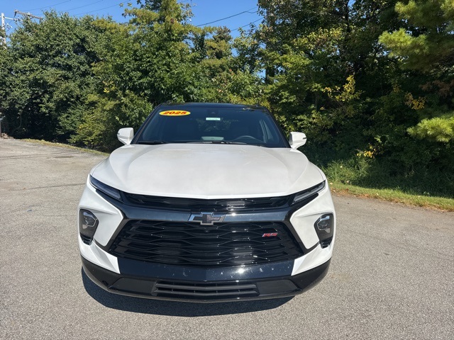 2025 Chevrolet Blazer RS photo 2