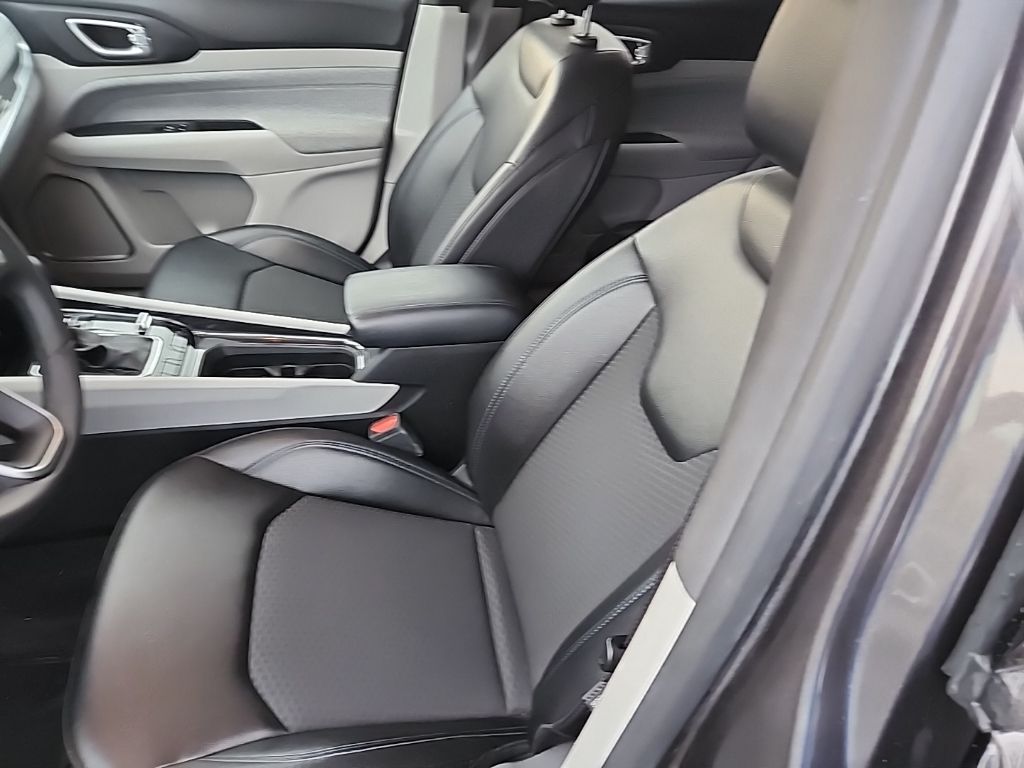 2024 Jeep Compass Latitude photo 8