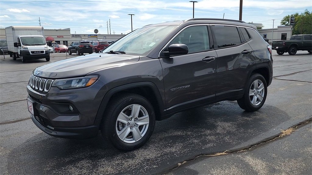 2022 Jeep Compass Latitude photo 3