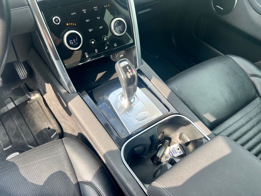 2020 Land Rover Discovery Sport S photo 7