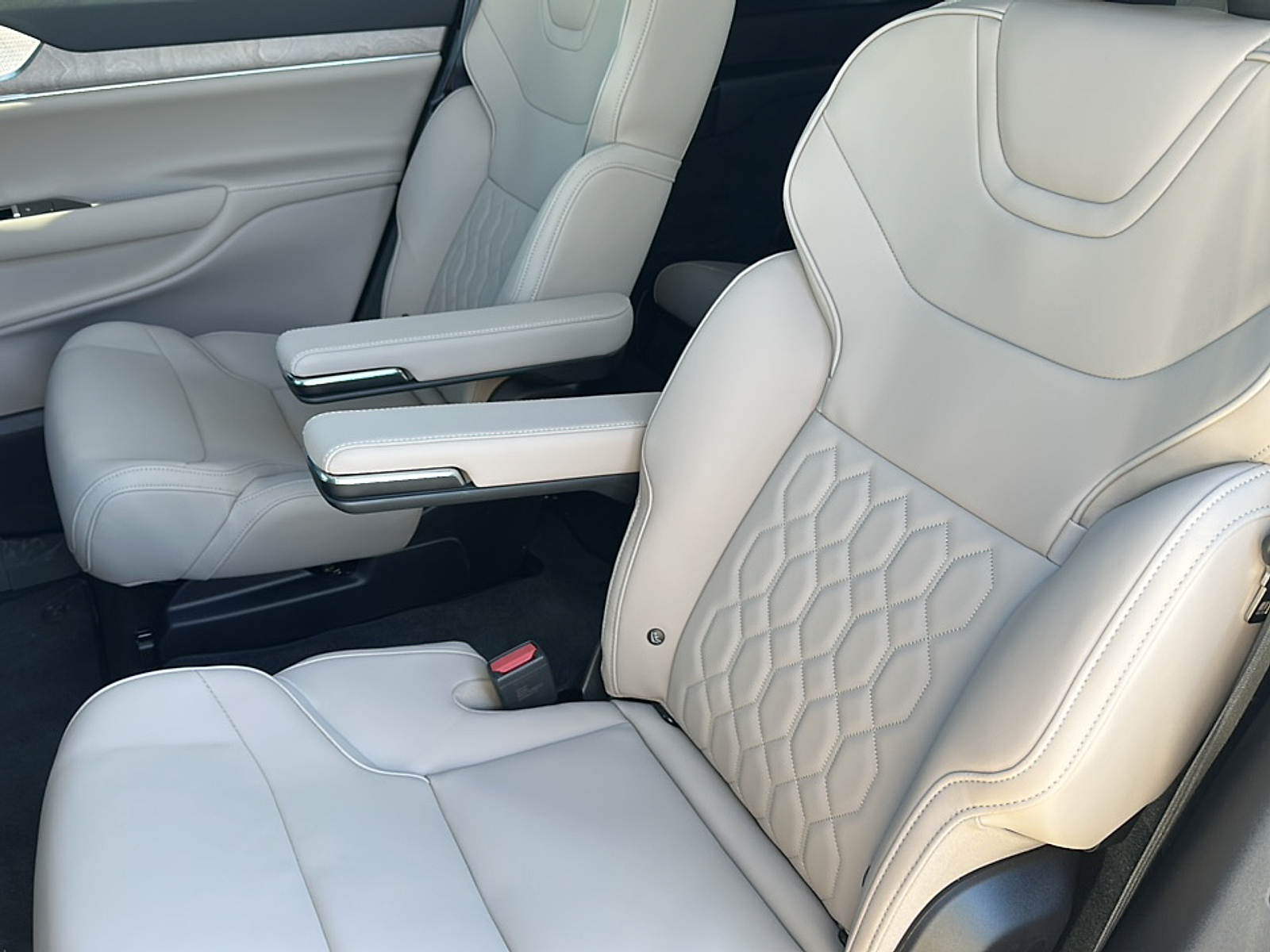 New 2025 Mulberry Red Volvo Twin Motor Performance Ultra 6-Seater image 16