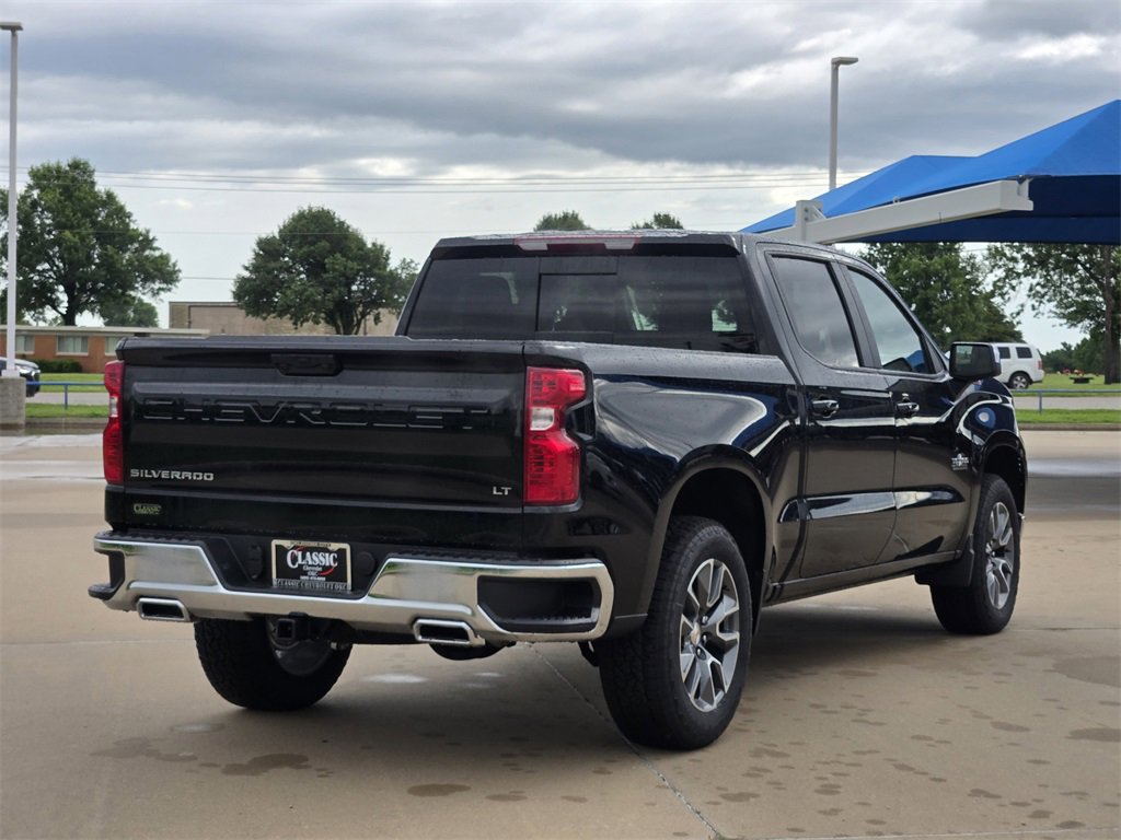 2025 Chevrolet Silverado 1500 LT photo 4