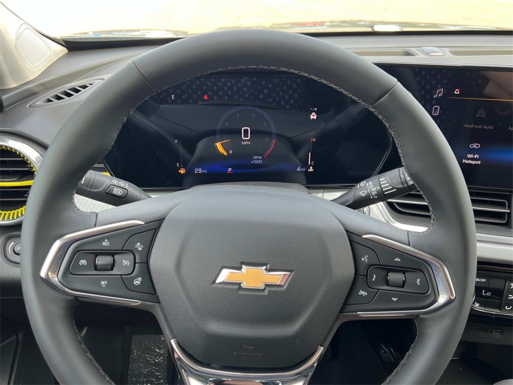 2025 Chevrolet Trax LT photo 12