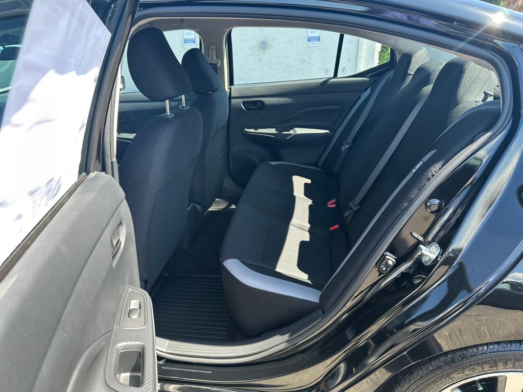 2025 Nissan Versa 1.6 S photo 21