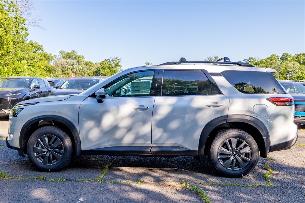 2025 Nissan Pathfinder SV photo 8