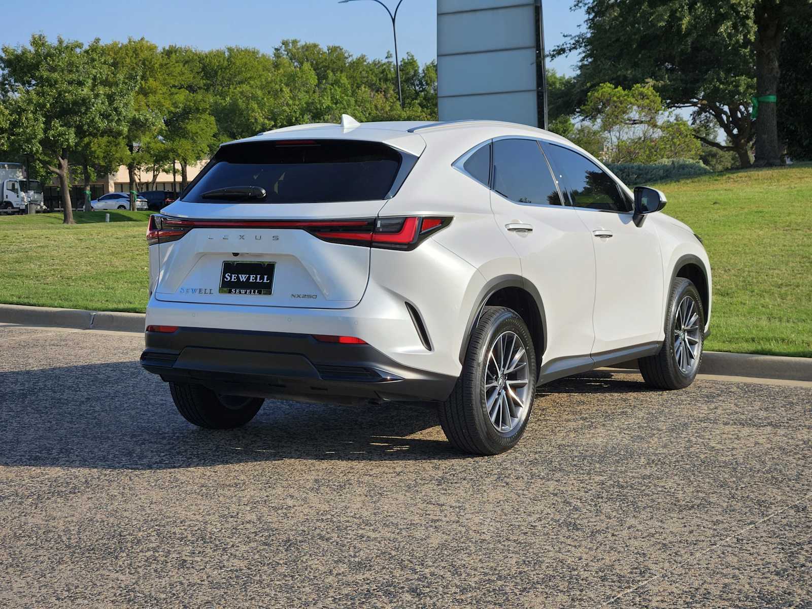 2025 Lexus NX 250 Premium photo 4