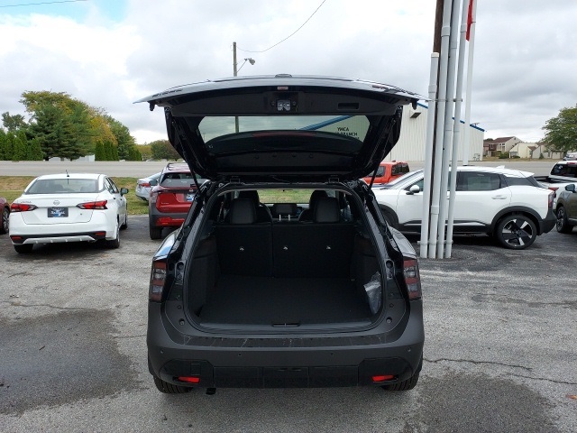 2026 Nissan Kicks SR photo 3