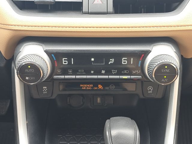 2022 Toyota RAV4 XLE photo 24