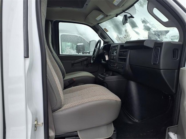 2025 Chevrolet Express Cutaway 3500 photo 4