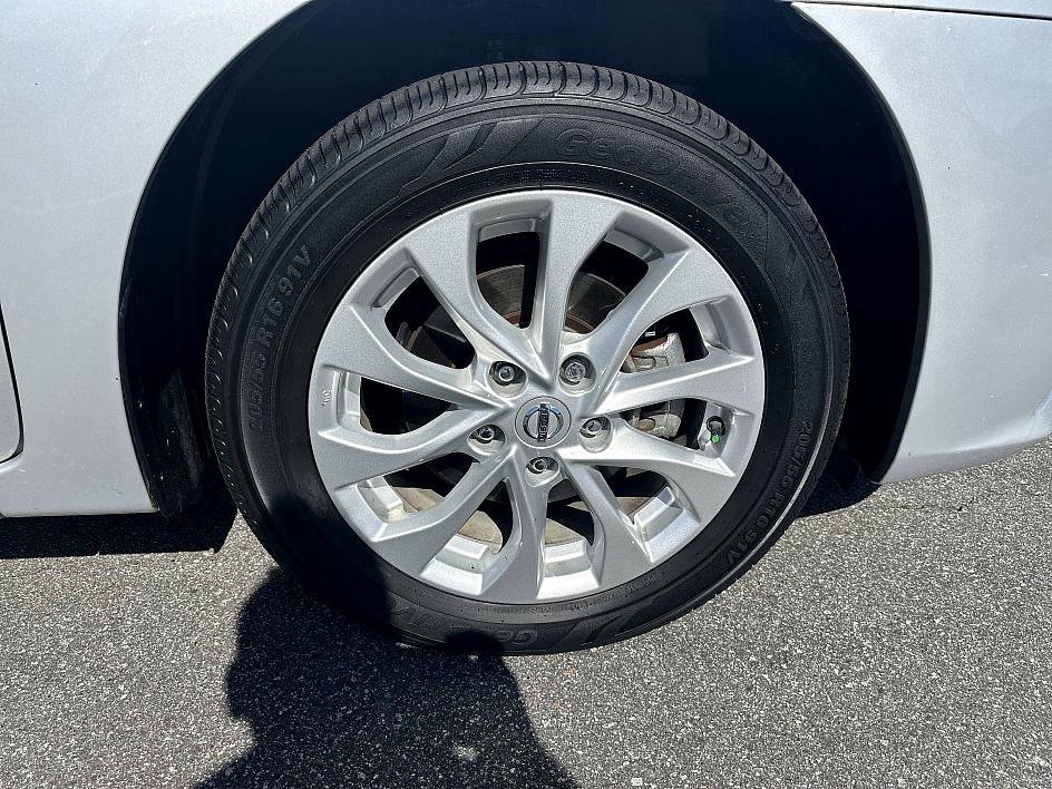 2019 Nissan Sentra S photo 17