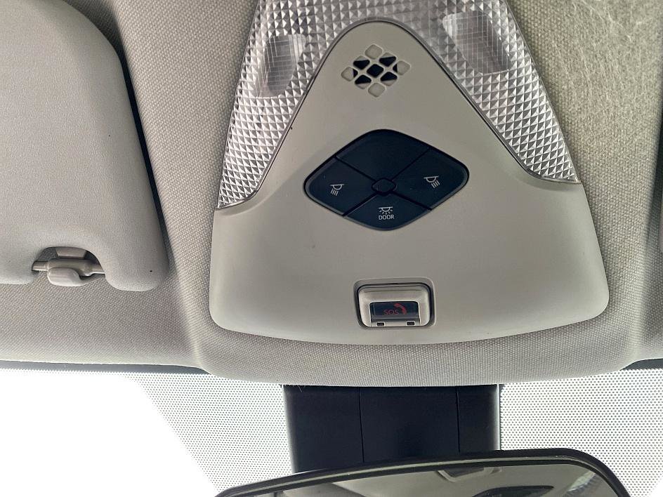 2020 Toyota C-HR LE photo 16