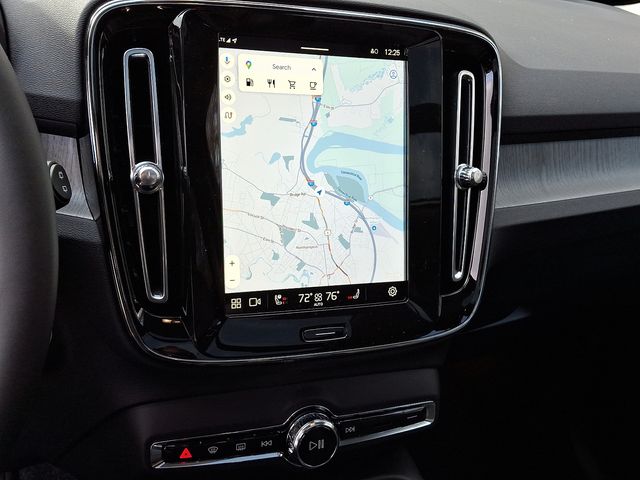 2025 Volvo XC40 AWD Plus photo 12