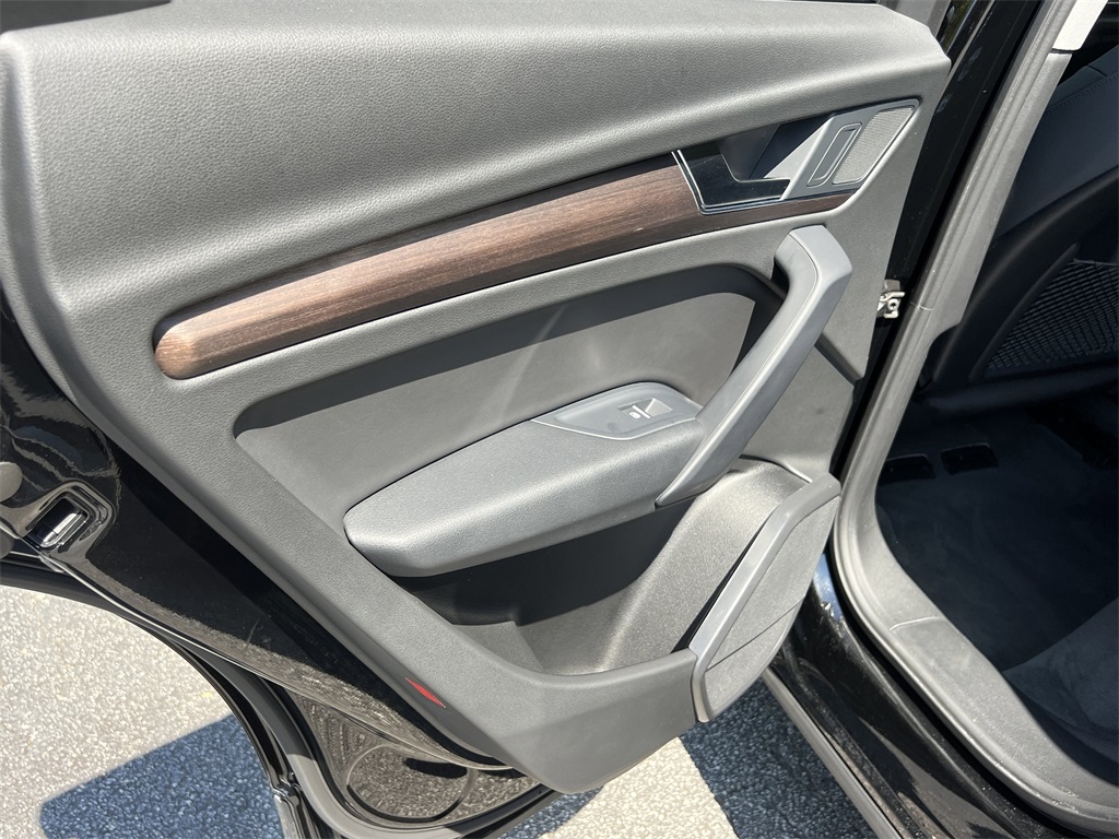 2021 Audi Q5 45 Premium photo 17