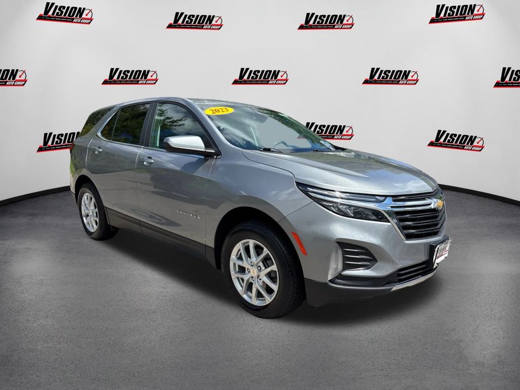 2023 Chevrolet Equinox LT photo 3