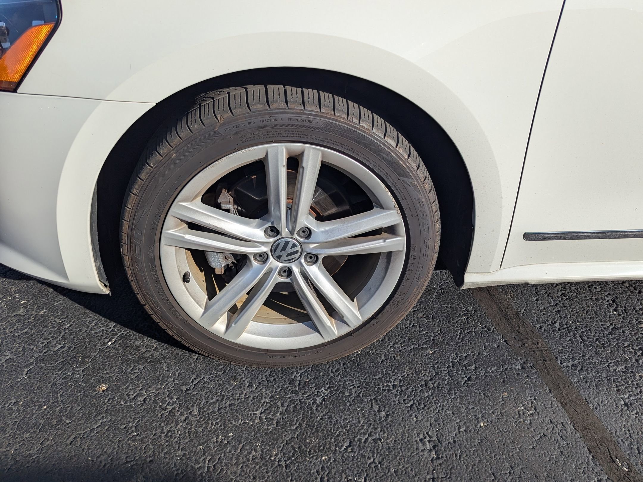 2014 Volkswagen Passat TDI SEL Premium photo 9