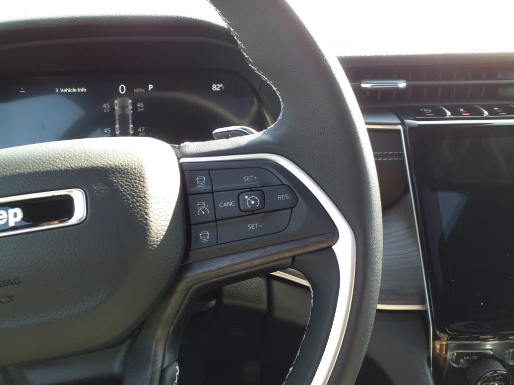 2025 Jeep Grand Cherokee Limited photo 18