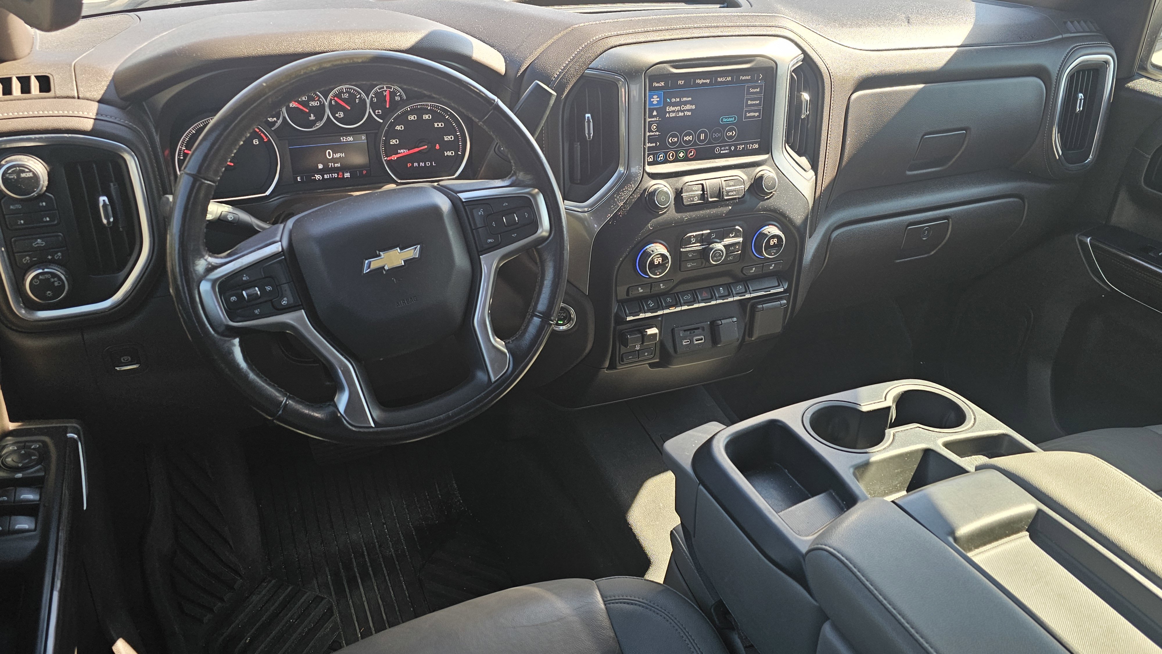 2021 Chevrolet Silverado 1500 LT photo 2