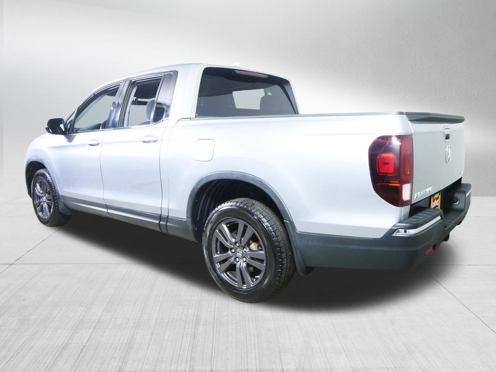 2019 Honda Ridgeline Sport photo 3