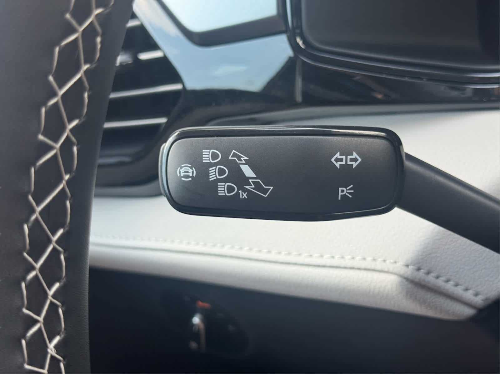 2025 Volkswagen Taos S photo 14