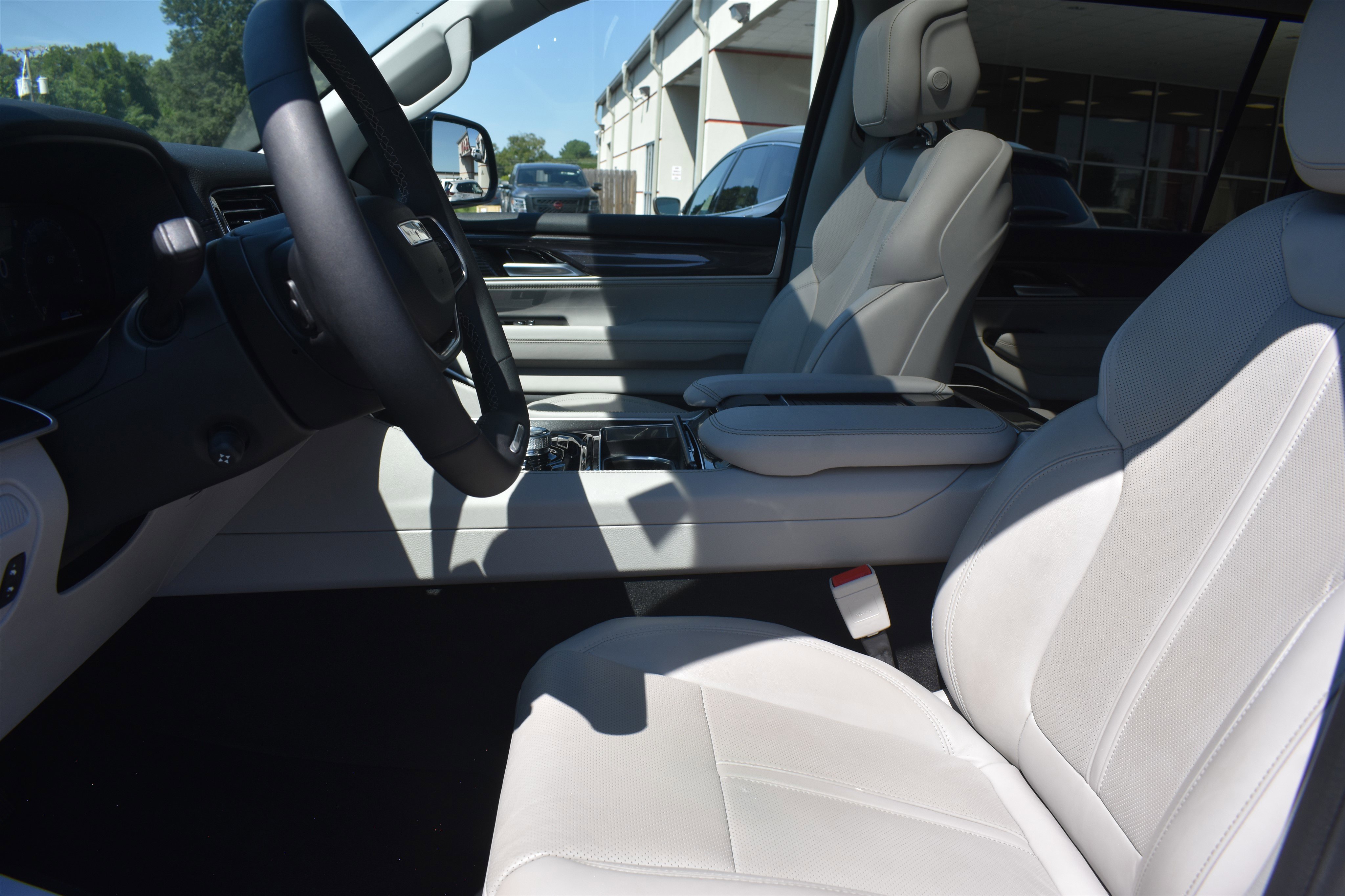 2024 Jeep Wagoneer Base photo 6