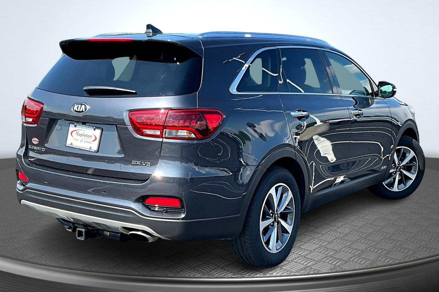 Used 2019 Kia Sorento EX with VIN 5XYPHDA57KG505670 for sale in Beaver Dam, WI