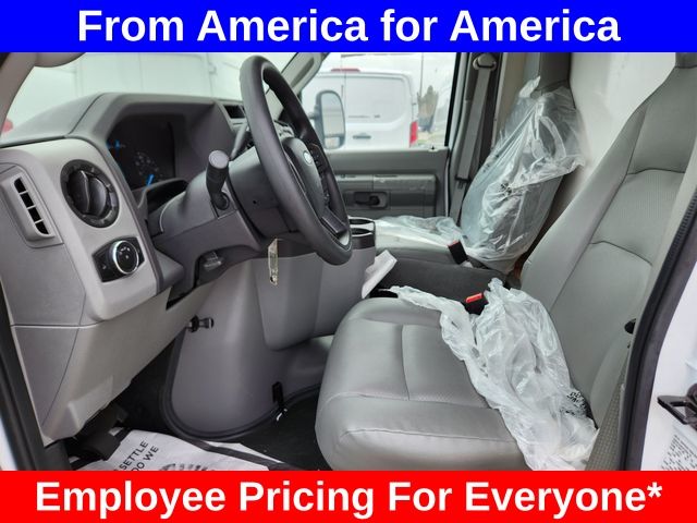 2024 Ford E-450 photo 4
