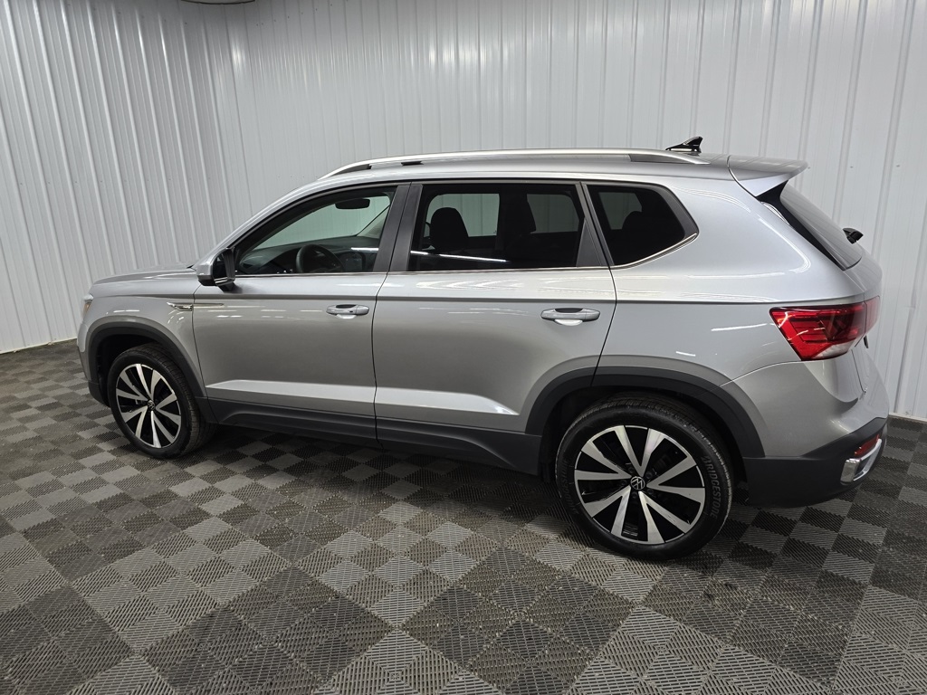 2024 Volkswagen Taos SE photo 4