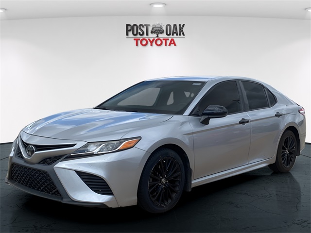 2020 Toyota Camry SE photo 3