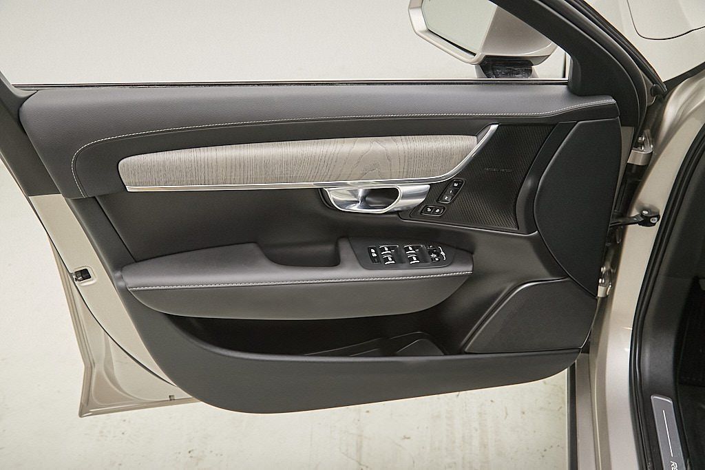 2024 VOLVO S90 - Image 9