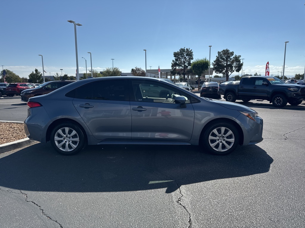 2022 Toyota Corolla LE photo 5