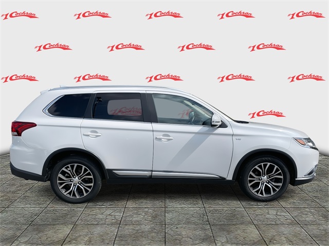 2017 Mitsubishi Outlander GT photo 2