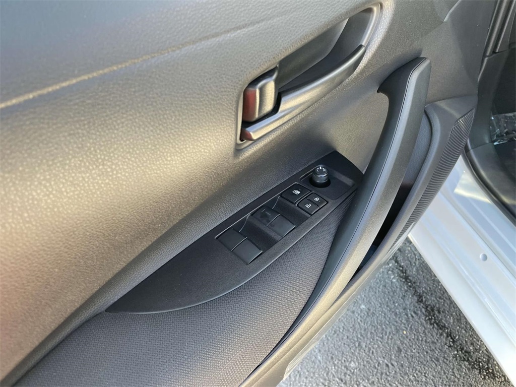 2025 Toyota Corolla LE photo 17