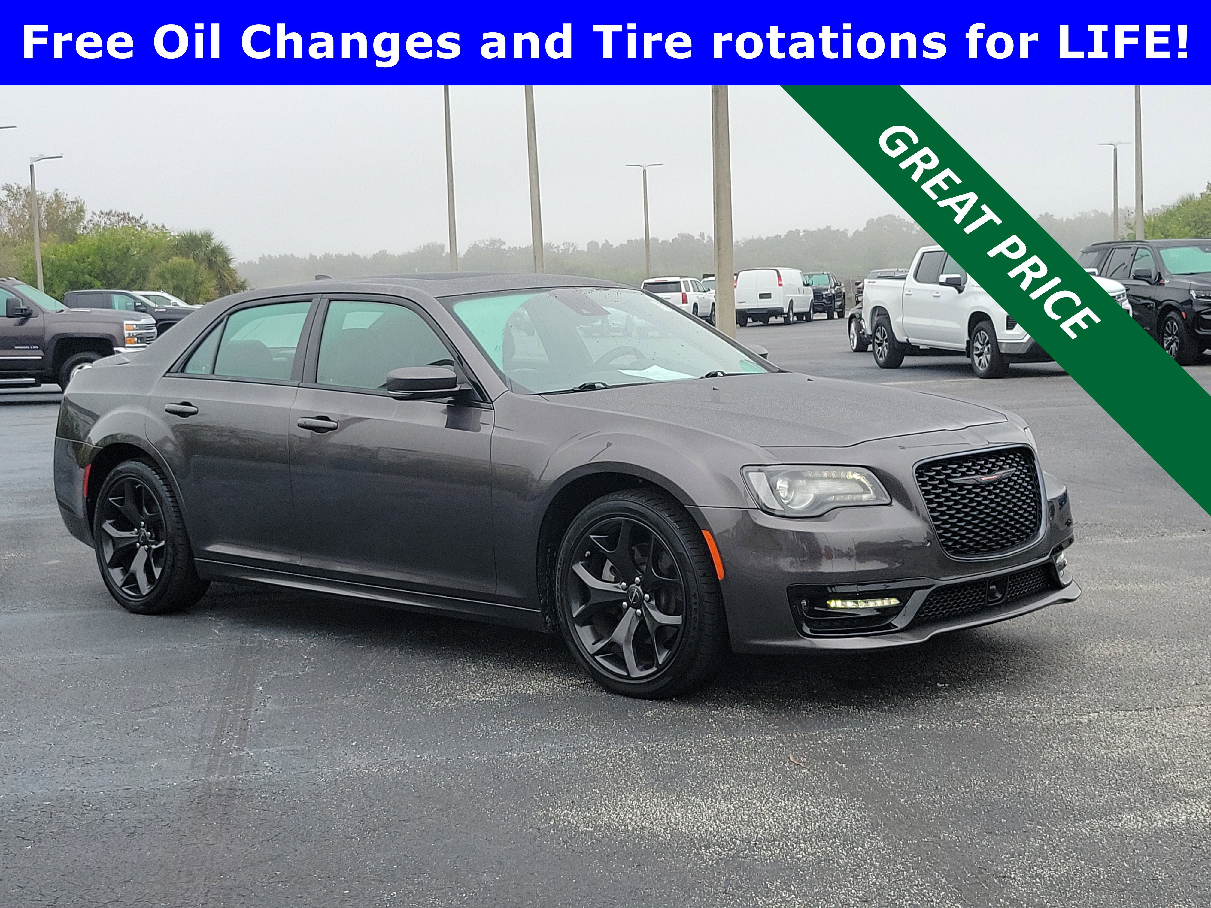 2023 Chrysler 300 S's photo