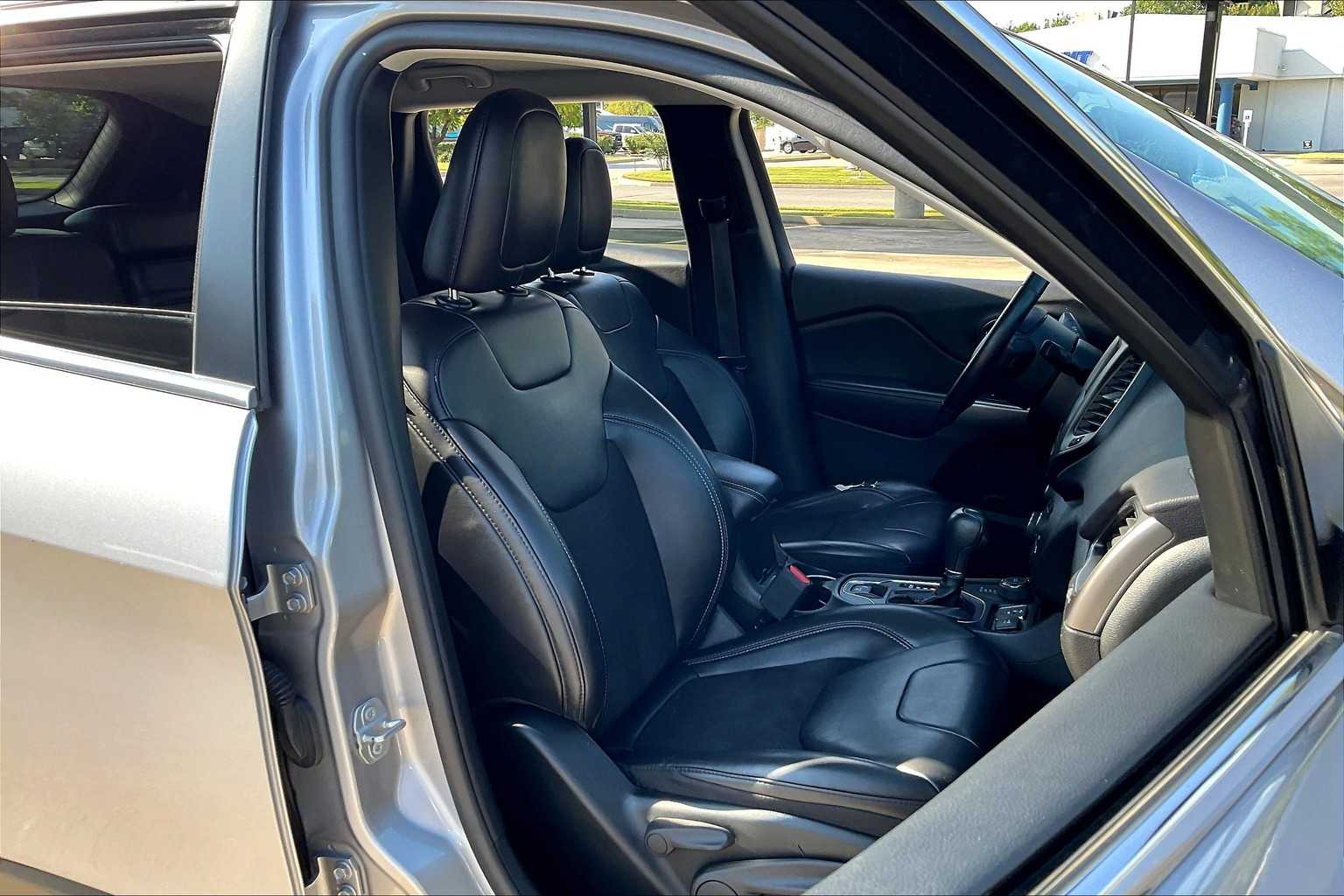 2019 Jeep Cherokee Latitude photo 8