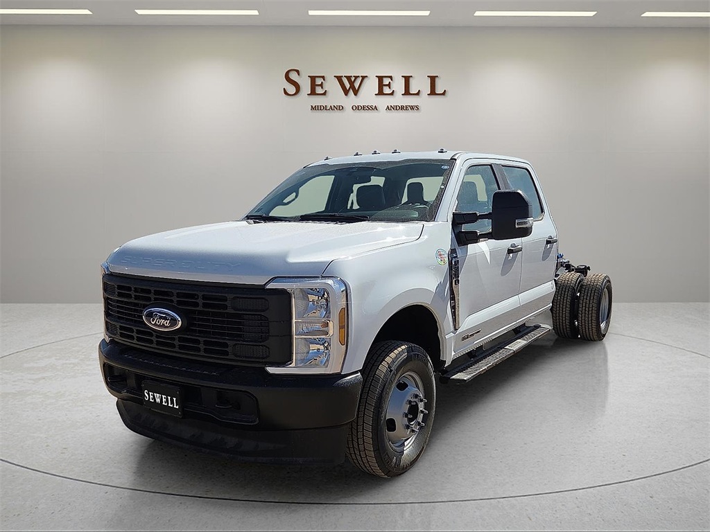 2026 Ford F-350 Super Duty Chassis Cab XL's photo