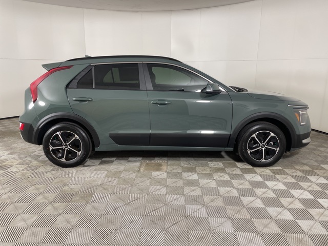 2025 Kia Niro EX photo 8