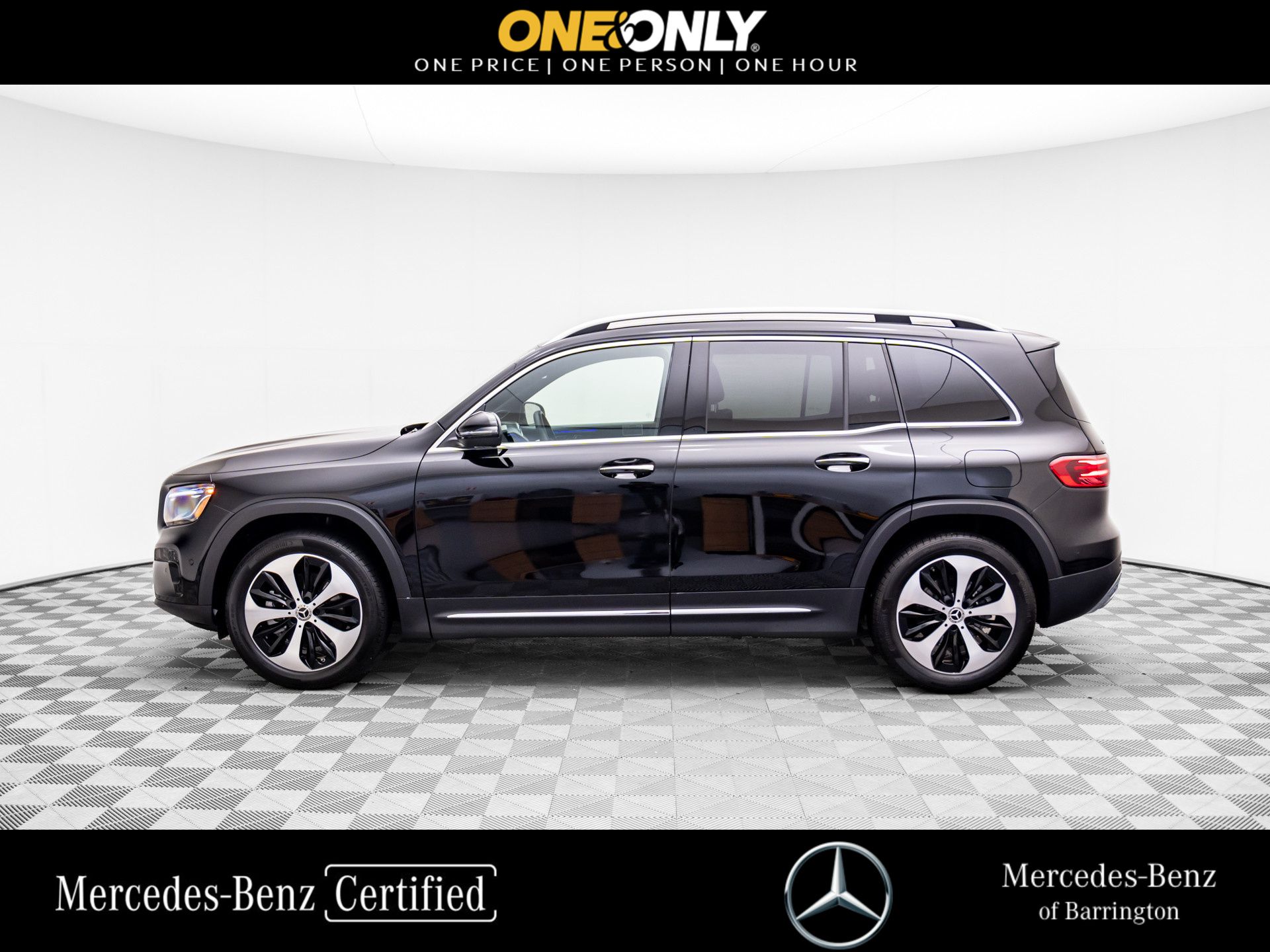 2024 Mercedes Benz GLB 250 4MATIC photo 3