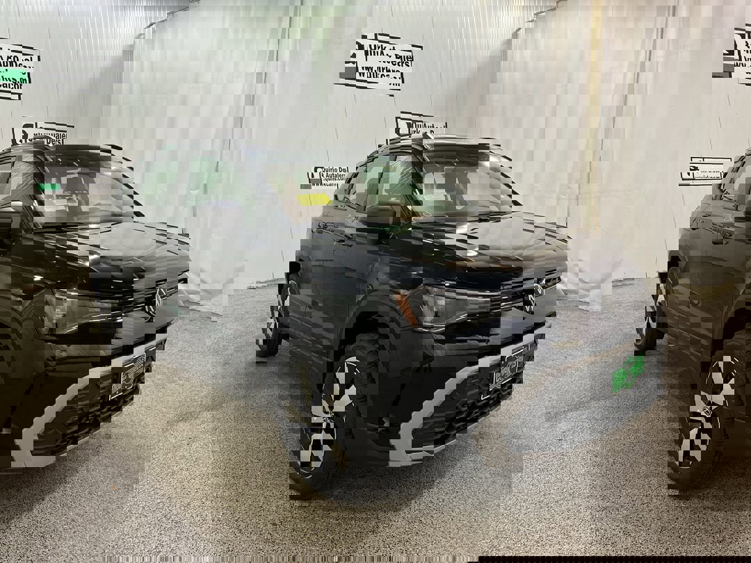 2025 Volkswagen Taos S's photo