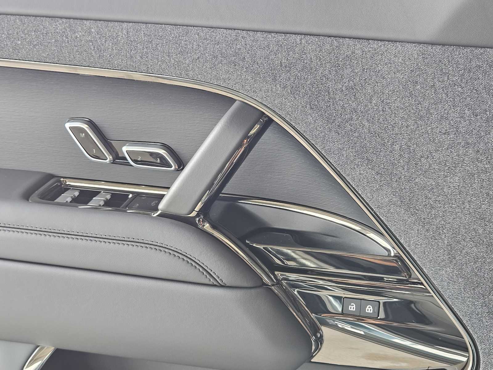 2025 Land Rover Range Rover Sport SE photo 18