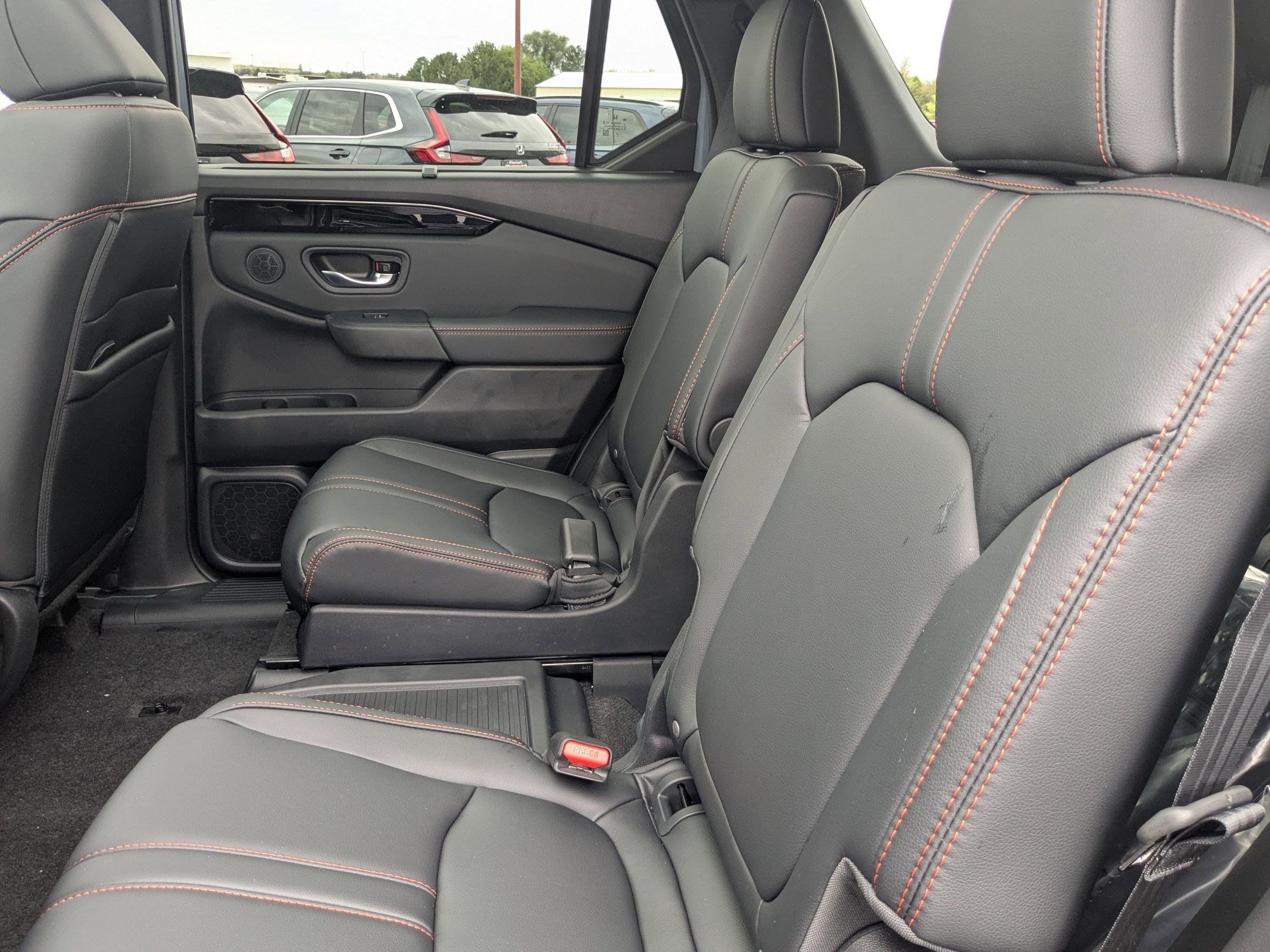 2025 Honda Pilot TrailSport photo 13