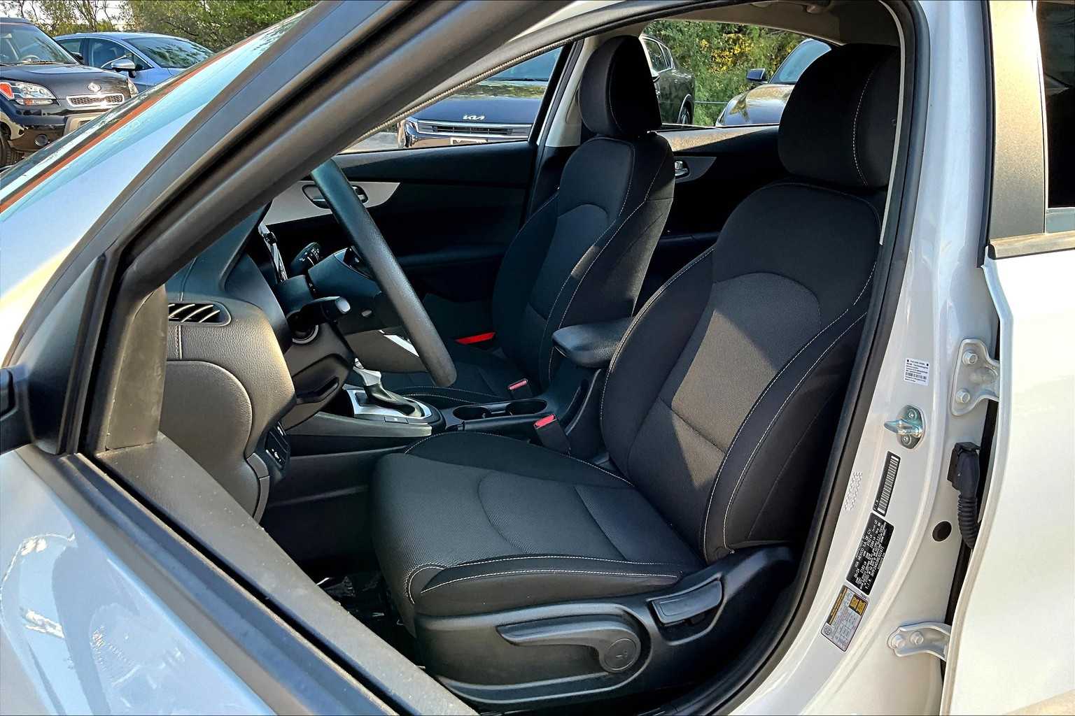 2024 Kia Forte LXS photo 7