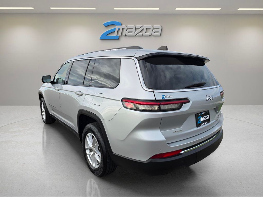 2023 Jeep Grand Cherokee Laredo photo 3