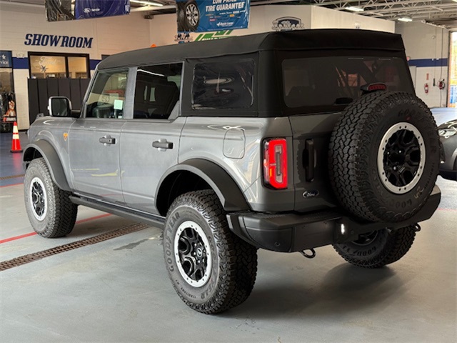 2025 Ford Bronco Badlands photo 6